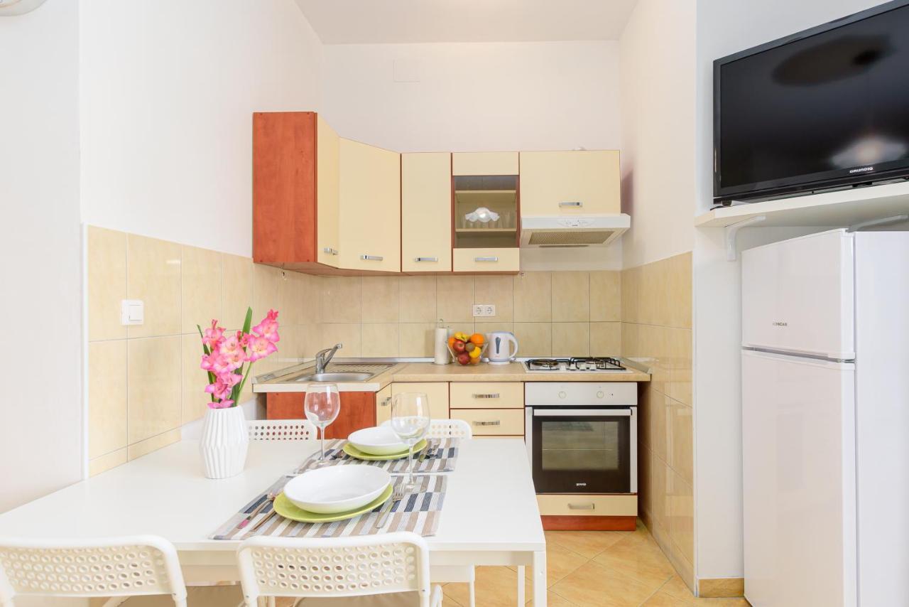 Vita, - 2 Apartament *